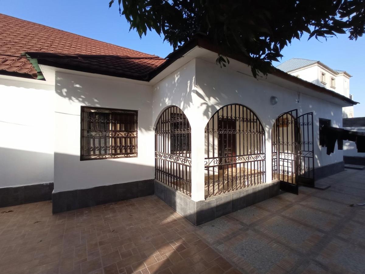 The White House No.1 Villa Brufut Bagian luar foto