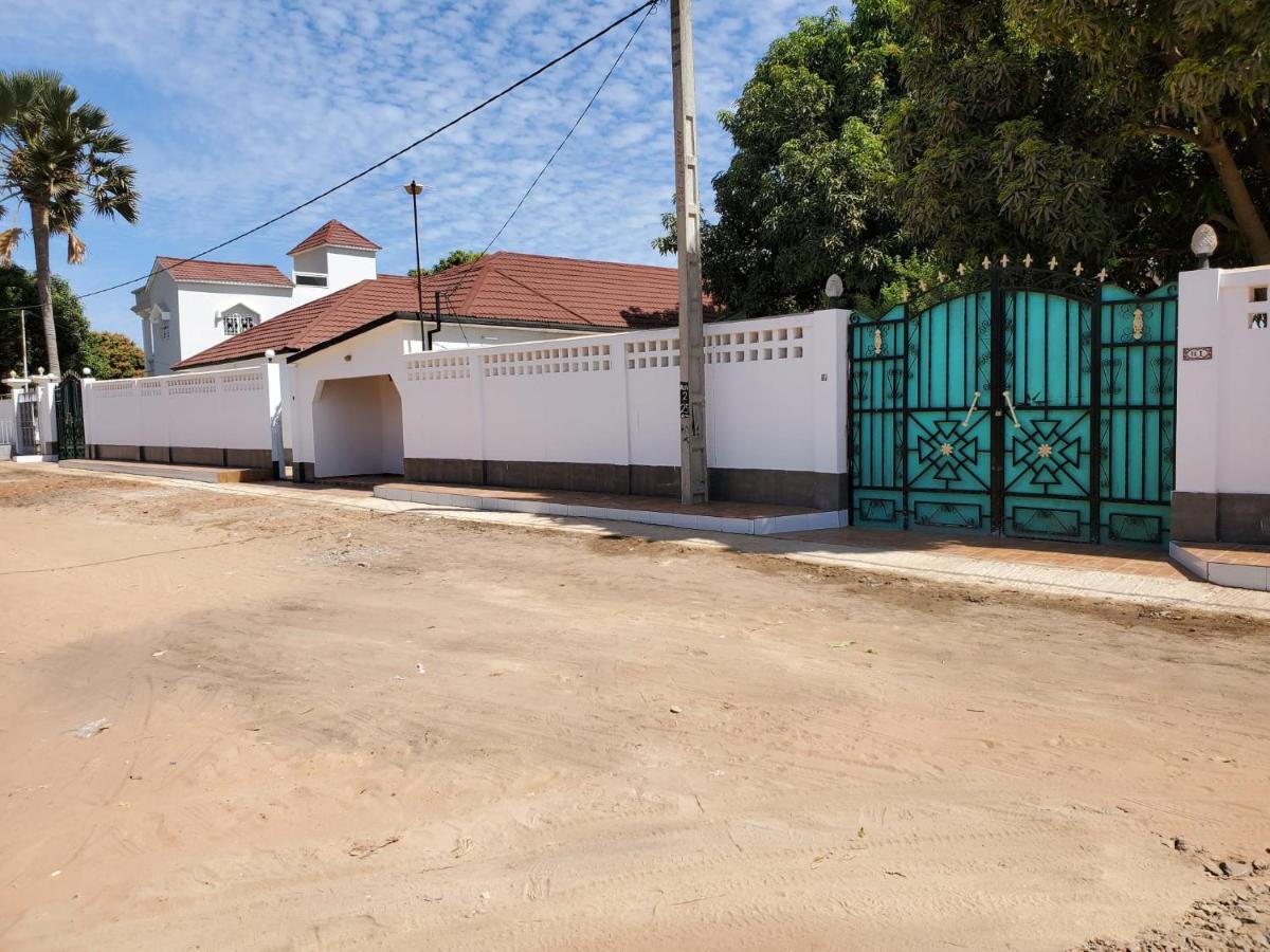The White House No.1 Villa Brufut Bagian luar foto